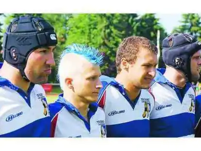 Hochkonzentriert warteten die Spieler vom TSV Handschuhsheim auf den Beginn der Begegnung. Der Pokalsieger setzte sich nach einem hochklassigen Spiel  knapp mit 21:18 durch.