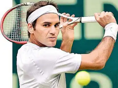 Konzentrierter Blick: Der Schweizer Roger Federer (Bild) gewann am Montag beim ATP-Turnier in Halle/Westfalen gegen Cedrik-Marcel Stebe aus Vaihingen/Enz mit 6:3, 6:3.
