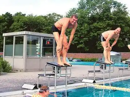 Startsprung am fr&uuml;hen Montagmorgen (von links): Heike Drechsler, Holger Vosgerau (Barmer GEK), Jens Nack (WP-Verlag) und SPD-Ratsfrau Sabine Cupin.