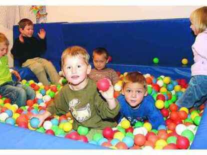 Der Raum mit der B&auml;llebox ist beliebt, weil sich die Kinder dort zwischendurch austoben und ihrem Bewegungsdrang nachgehen k&ouml;nnen.