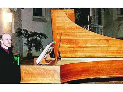 Einsamer Cembalo-Virtuose: Eckhard Kuper begeisterte zwei Zuh&ouml;rer in der Bardewischer Heilig-Kreuz-Kirche.