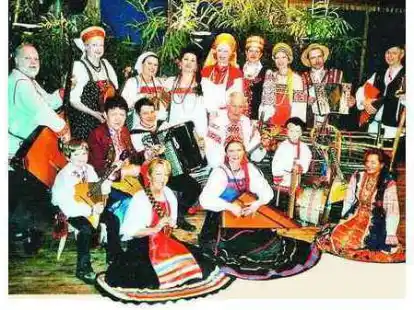 Zum Ensemble &bdquo;Kalinuschka&ldquo; geh&ouml;rt auch Vitali Khomich (hinten, 2. von rechts), dem jetzt ein Visum verweigert wird.