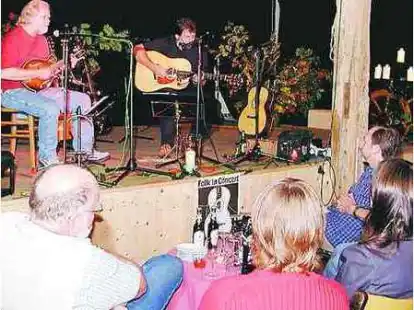 Gebannt lauschten die Zuschauer am Wochenende dem zweieinhalbst&uuml;ndigen Konzert der Gruppe &bdquo;Skarab&auml;us&ldquo;.