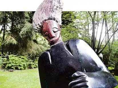 Shona Kunst: &Uuml;ber hundert dieser Skulpturen sind im Garten von Inga L&uuml;hring in Linswege ausgestellt.