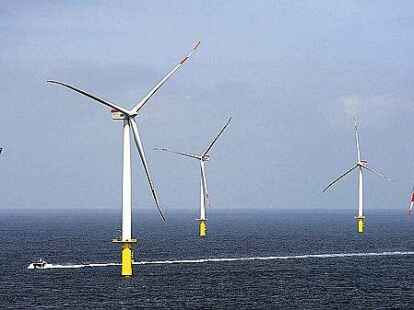 Die Windr&auml;der von &bdquo;Riffgat&ldquo; sind errichtet. Strom erzeugt der Windpark indes nicht.