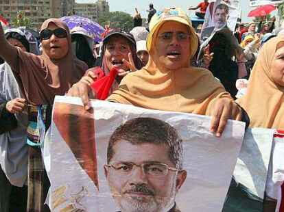 Islamistinnen protestieren in Kairo gegen die USA.