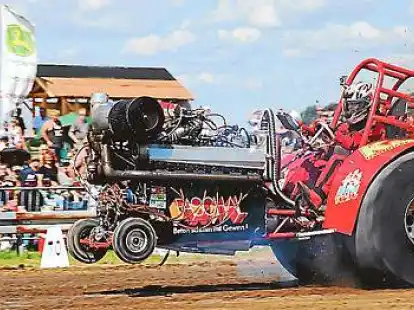 Im ersten Lauf zog Katrin Schwarz den Bremswagen &uuml;ber 91 Meter weit, bis ihr Renntraktor &bdquo; Ghost Buster III&ldquo; kapitulierte. Durch einen Fahrfehler wurde sie im zweiten Lauf disqualifieziert, am Ende stand die 21-j&auml;hrige doch auf dem Treppchen.