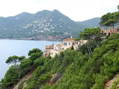 Tiefblaues Meer und sch&ouml;ne Buchten: Der Kauf eines Urlaubsdomizils &ndash; wie hier auf Mallorca &ndash; muss sorgf&auml;ltig abgewogen werden.