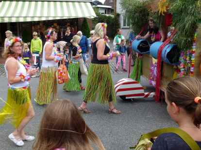 Hat Pippi die Bewohner aus dem Taka-Tuka-Land gleich mitgebracht? Wenn Sie der Sache auf den Grund gehen m&ouml;chten, finden Sie weitere Bilder der Zwischenahner Woche von N@chbar Eberhard Unruh auf mein-bad-zwischenahn.de.