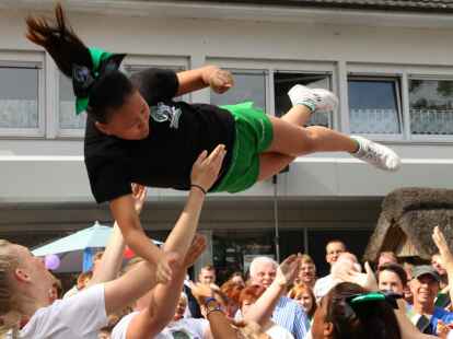Schwungvolle Unterhaltung  gab es auch beim Festumzug der 38. Bad Zwischenahner Woche.