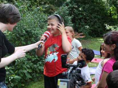 Das Modellprojekt hat sogar die Kollegen von NWZ-TV und vom Friesischen Rundfunk angelockt. Die harmonischen Bilder von N@chbar Peter Schreiber finden Sie auf mein-oldenburg.de.