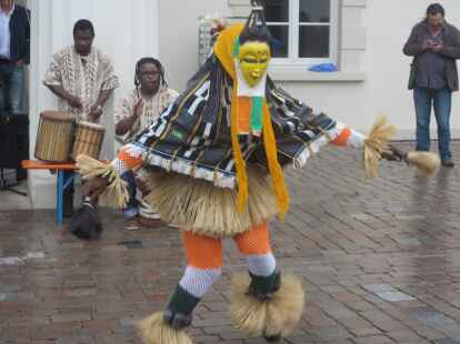 Die Woche unserer N@chbarn begann am Sonntag mit einem gro&szlig;en Fr&uuml;hst&uuml;ck &ndash; und zwar beim B&uuml;rgerbrunch auf dem Oldenburger Schlossplatz! Exotische T&auml;nze...