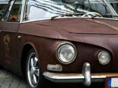 Mit tierischen Autobezeichnungen geht es weiter. Diese &bdquo;Ratte&ldquo; ist ein Karmann Ghia, den man absichtlich hat rosten lassen.