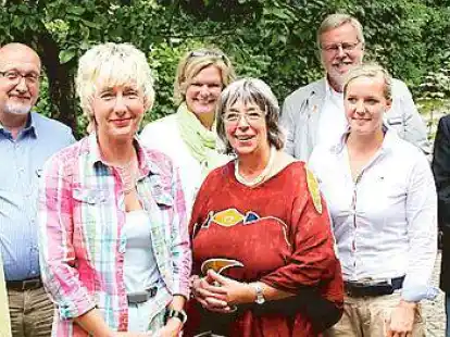 <p>Stellten das neue Angebot im Caf&eacute; Lebenskunst vor: Anita Janke, Bodo Bode, Margrit Haselei, Heike Kersting, Sybille Gimon, Robert Wittkowski, Katharina Vodde, J&uuml;rgen Ohlhoff und Britta Wilde (von links).</p>