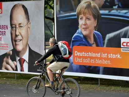 Wie in Duisburg sind Peer Steinbrück und Angela Merkel derzeit bundesweit auf zahlreichen Wahlplakaten präsent. Am Sonntag begegnen sich die beiden Politiker im TV-Duell.