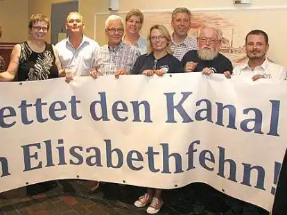 <p>Der Gr&uuml;ndungsvorstand des Vereins &bdquo;B&uuml;rgerinitiative Rettet den Elisabethfehnkanal&ldquo; (von links): Christine Tinnefeld, Hanne Kl&ouml;ver, Henning Sch&uuml;nemann, Dieter Murra, Gunda Schr&ouml;der, Andrea Bl&ouml;mer, Walter Eberlei, Egon Bu&szlig;, Dominik Laus, Hans-Hermann Murra.</p>