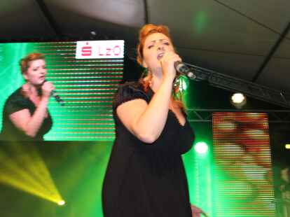 Barbara Winkler war extra aus Berlin angereist und sang &bdquo;Honey, I&acute;m home&ldquo; von Shania Twain.