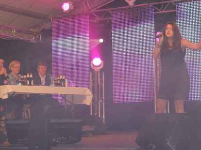 Das Zelt feierte die Siegerin.