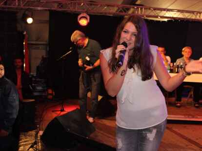 Das Zelt feierte die Siegerin.