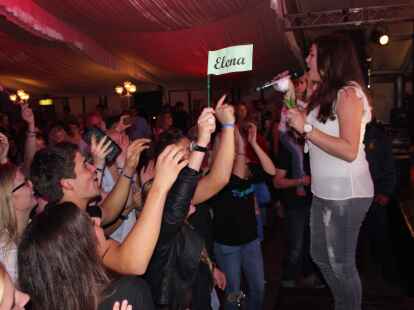 Das Zelt feierte die Siegerin.