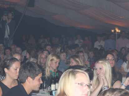 Das Zelt feierte die Siegerin.