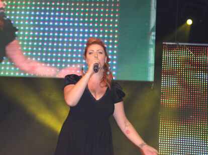 Barbara Winkler war extra aus Berlin angereist und sang &bdquo;Honey, I&acute;m home&ldquo; von Shania Twain.