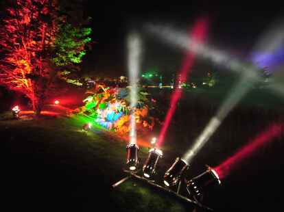 Mystische Nächte im Park der Gärten