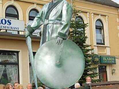 Und er bewegt sich doch: Harro Weiss trat f&uuml;r das Freilichtspektakel als Hartwarder Friese auf.