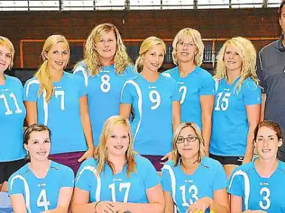 Die Bezirksklassen-Volleyballmannschaft des SV Nordenham 2013/2014 mit (vorne, von links Lyndzey Mowatt, Lisa Schr&ouml;der, Neriman B&uuml;sing, Sina Walther (hinten, von links) Alexandra Freese, Kristina Bolte, Miriam Mogwitz, Janine Lachnitt, Rebecca Willuhn, Merle Hamann, Trainer Stefan Plewka