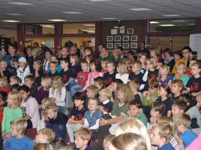 Ehrungen, ein Musical und mehrere Liedbeitr&auml;ge waren die H&ouml;hepunkte beim Herbstsingen der Grundschule D&uuml;rerstra&szlig;e.