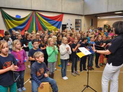 Ehrungen, ein Musical und mehrere Liedbeitr&auml;ge waren die H&ouml;hepunkte beim Herbstsingen der Grundschule D&uuml;rerstra&szlig;e.
