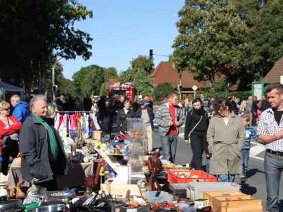 Viel los war wieder beim Hoy-Fest in Hoykenkamp. Die Bremer Gospel-Swingers sangen