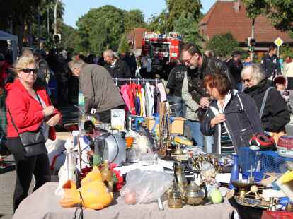 Viel los war wieder beim Hoy-Fest in Hoykenkamp. Die Bremer Gospel-Swingers sangen