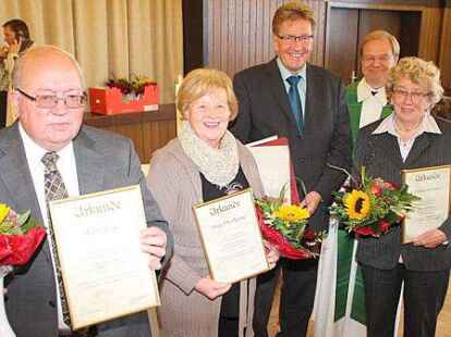 Ehrung (von links):  Rolf Haak, Inge Menkens, Hartmut Fastenau, Pastor Eckhard Dreyer und Linda Grimm