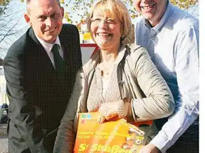 Veranstalten zum zweiten Mal einen Stra&szlig;enmusik-Contest in Schortens:    S&ouml;ren Voigt, Angela Pusch und Thomas Bruns vom &ouml;rtlichen Verein f&uuml;r Tourismus, Gewerbe und Marketing.