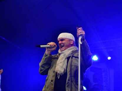 DJ &Ouml;tzi war der Star des Abends bei der f&uuml;nften Party der Generationen in Altj&uuml;hrden.