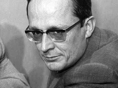 Der deutsche Kabarettist, Schauspieler und Autor Dieter Hildebrandt (aufgenommen 1967) war Mitbegr&uuml;nder und langj&auml;hriges Mitglied der Lach- und Schie&szlig;gesellschaft.