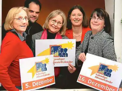 Antonia Rinnebach, Thomas Fohrmann, Agnes Poll, Meike von Fintel und Kerstin Tiemann stellten den &bdquo;lebendigen Adventskalender der &Ouml;kumene Sande vor.