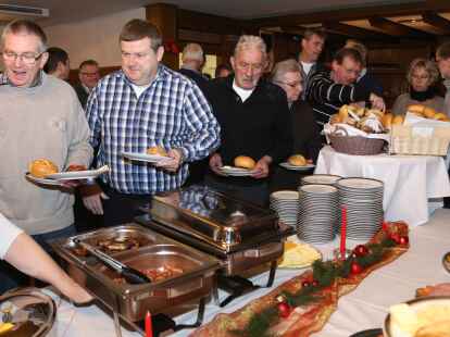 Kameradentreffen der ehemaligen Soldaten und Zivilangestellten des Hubschraubertransportgeschwaders 64 in Ahlhorn im Gasthaus R&ouml;nnau.