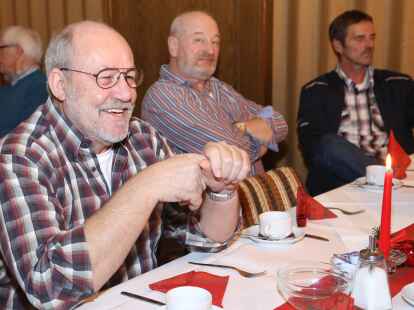 Kameradentreffen der ehemaligen Soldaten und Zivilangestellten des Hubschraubertransportgeschwaders 64 in Ahlhorn im Gasthaus R&ouml;nnau.