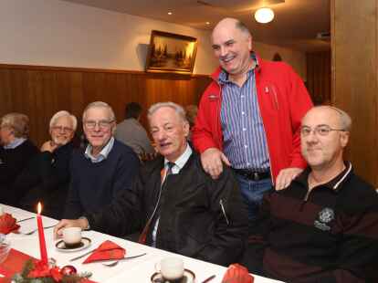 Kameradentreffen der ehemaligen Soldaten und Zivilangestellten des Hubschraubertransportgeschwaders 64 in Ahlhorn im Gasthaus R&ouml;nnau.