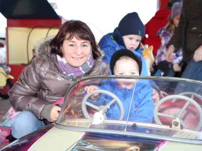 Zahlreiche G&auml;ste lockte es am dritten Advent auf den Bookholzberger Weihnachtsmarkt. Die Organisatoren von 