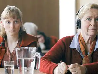 Feiert an diesem Montag ihren 75. Geburtstag: Liv Ullmann (rechts) und Julia Bache-Wiig in einer Szene des Kinofilms &bdquo;Zwei Leben&ldquo;