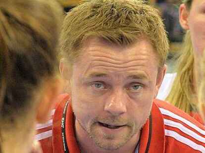 Bundestrainer mit Durchblick: Heine Jensen will die deutschen Handballerinnen ins WM-Halbfinale f&uuml;hren.