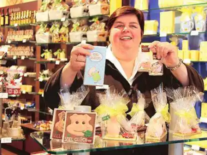 W&uuml;nscht ihren Kunden viel Gl&uuml;ck: Jenny Kusche l&auml;dt ein letztes Mal dazu ein, in ihrem Sortiment an Silvester-S&uuml;&szlig;igkeiten zu st&ouml;bern und f&uuml;r Familie, Freunde und Kollegen kleine s&uuml;&szlig;e Gl&uuml;cksbringer mitzubringen.