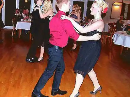 Tanzen: Abschlussball in W&uuml;sting