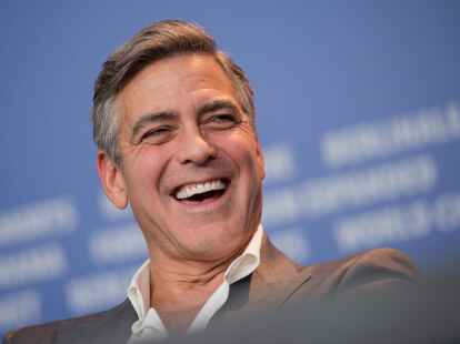Never! Auch hier knipst er schnell wieder sein unvergleichliches L&auml;cheln an. Clooney ist einfach ein Sonnyboy &ndash; wenn auch ein etwas grau melierter.