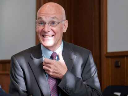 Heiner Bartling (67): Der SPD-Politiker &ndash;  von 1998 bis 2003 Nieders&auml;chsischer Innenminister &ndash;  teilte im NDR mit: Edathy hatte mindestens einen Informanten, der ihn mit Ger&uuml;chten &uuml;ber Ermittlungen gegen ihn versorgt h&auml;tte. Das habe er von Edathy selbst am Telefon erfahren. Edathy bestritt, dass ihn jemand vorgewarnt hatte.