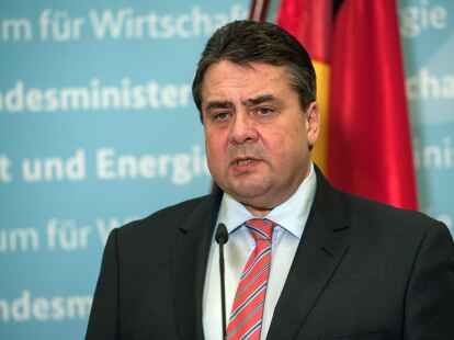 Sigmar Gabriel (54): Friedrich informierte den SPD-Chef im Oktober &uuml;ber den Hinweis des Bundeskriminalamts zu Edathy - Gabriel informierte seinerseits den damaligen SPD-Fraktionsvorsitzenden Frank-Walter Steinmeier und den damaligen Fraktionsgesch&auml;ftsf&uuml;hrer Thomas Oppermann. Am Montag reagierte Gabriel auf wachsenden Unmut in der Union, dass in der Aff&auml;re bisher alleine Friedrich Konsequenzen zog: F&uuml;r die SPD gebe es daf&uuml;r keinen Anlass - man habe nach bestem Wissen und Gewissen gehandelt. Insbesondere habe niemand Edathy gewarnt.