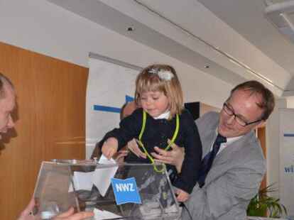 <p>        Insgesamt f&uuml;nf Gewinne verloste die NWZ   unter den 80 G&auml;sten.    </p>